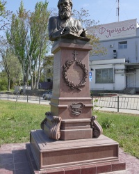 Памятник Святителю Луке (Войно-Ясенецкому) в г.Керчи